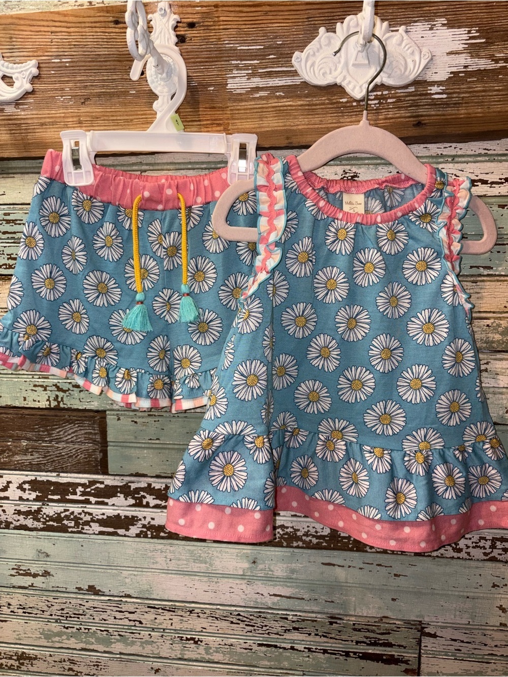 NWOT Matilda Jane Pink Polka Dot Trim with Blue Daisy Print 2pc outfit Set